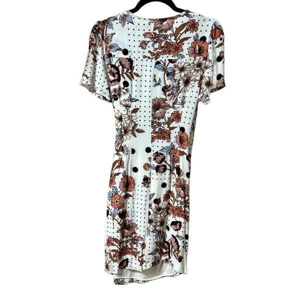 Maeve - Floral Wrap dress - Picture 2 of 3